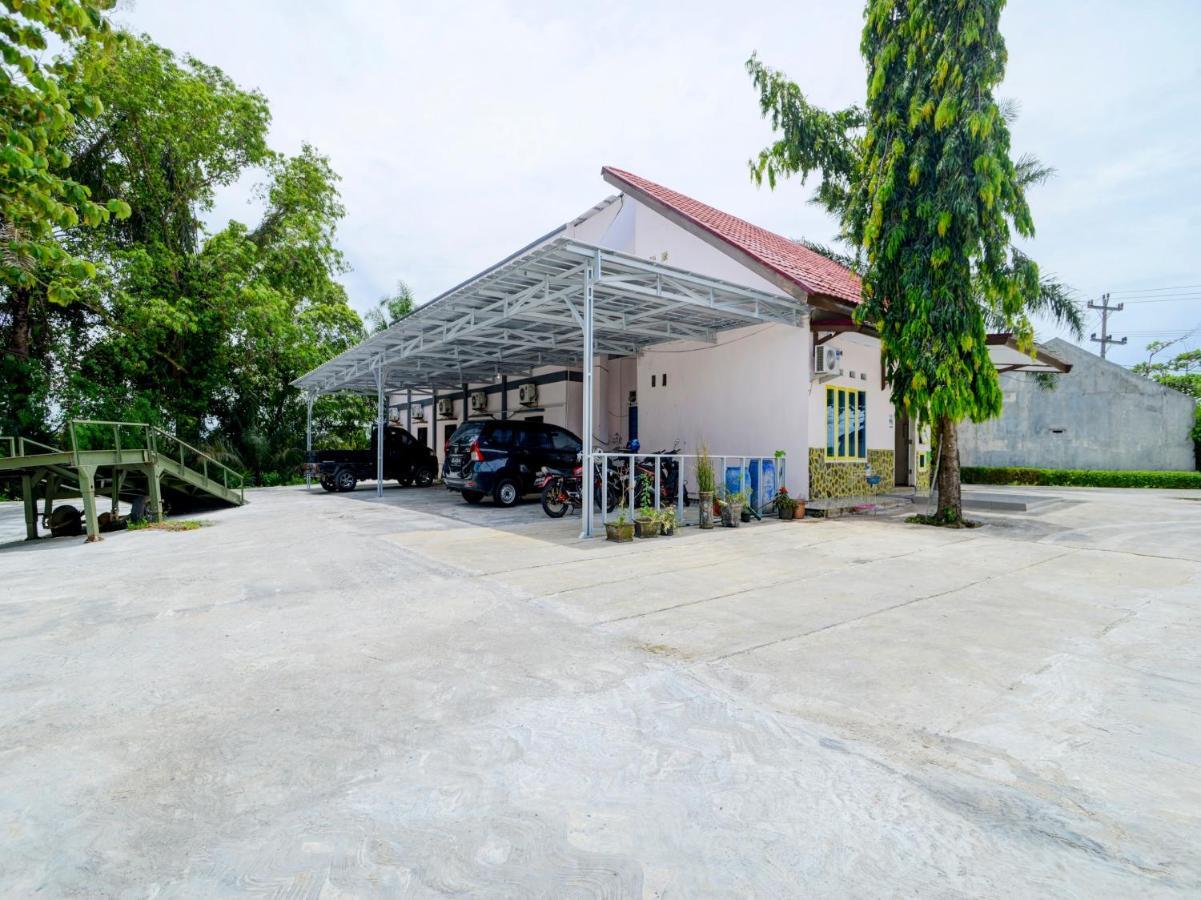 Oyo 90263 Hotel Diva Golf Bengkulu Exterior foto
