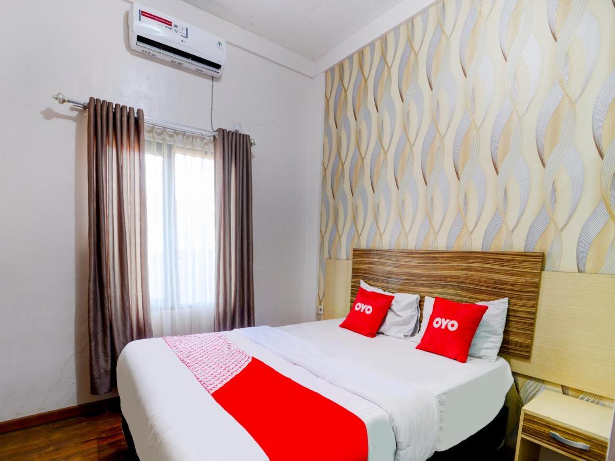 Oyo 90263 Hotel Diva Golf Bengkulu Exterior foto